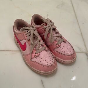Girl’s Nike Sneakers